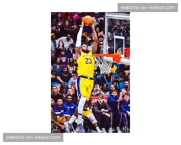 特写：湖人主场致敬詹姆斯生涯7000次助攻里程碑瞬间